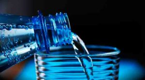 cuanta agua hay que beber diariamente