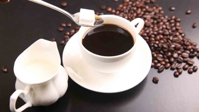 ¿Qué pasa si bebes mucho café?