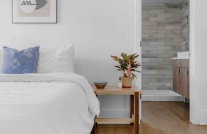 como combinar una mesita de noche en el dormitorio