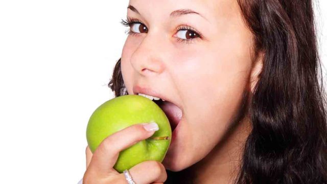 A que hora se debe desayunar, comer y cenar