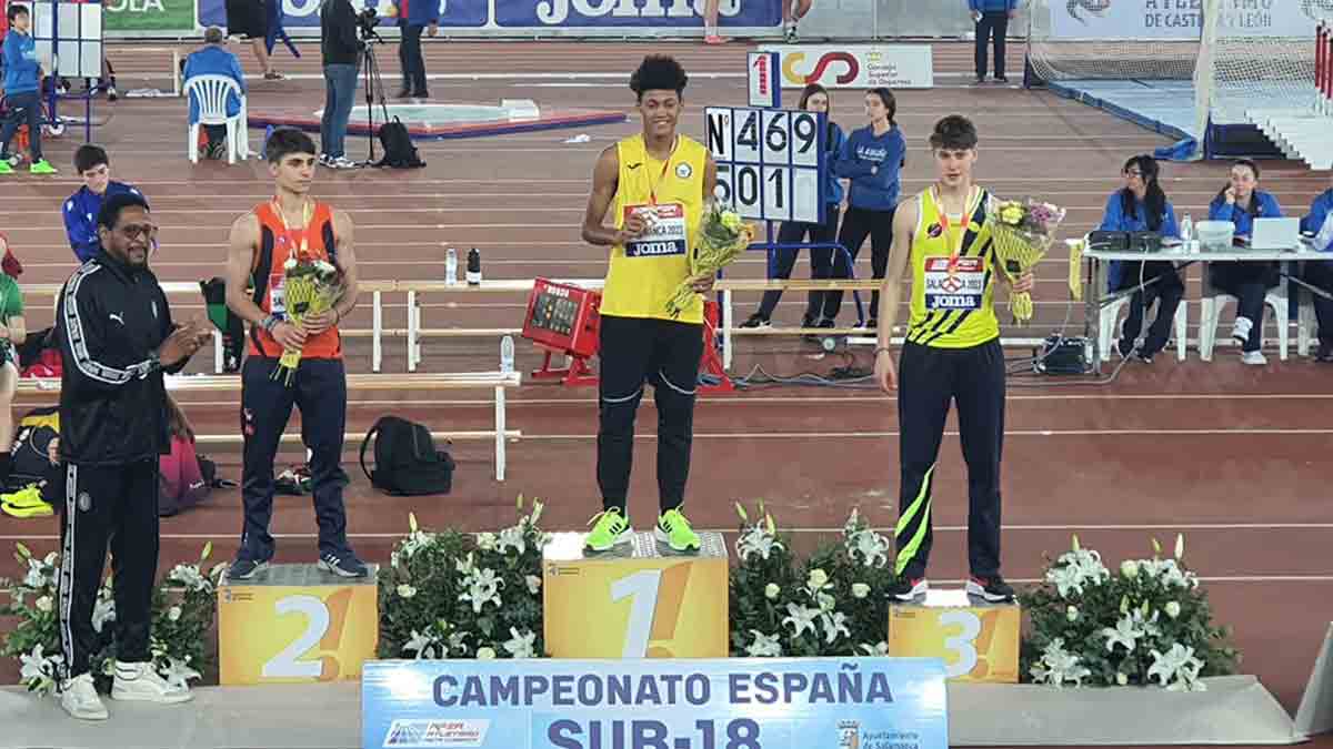 El joven Iker diaz de Colmenar Viejo, bronce en el Campeonato de España de Salto de altura