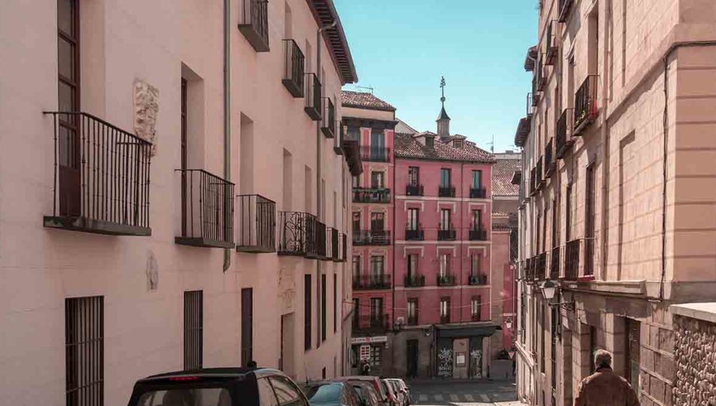 Descubre las opiniones sobre el barrio Cuatro Caminos en Madrid: ¡Imprescindible!