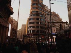 Descubre la vibrante Plaza de Callao en el corazón de Madrid