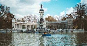 Explorando la Belleza Natural y la Historia de la Casa de Campo en Madrid