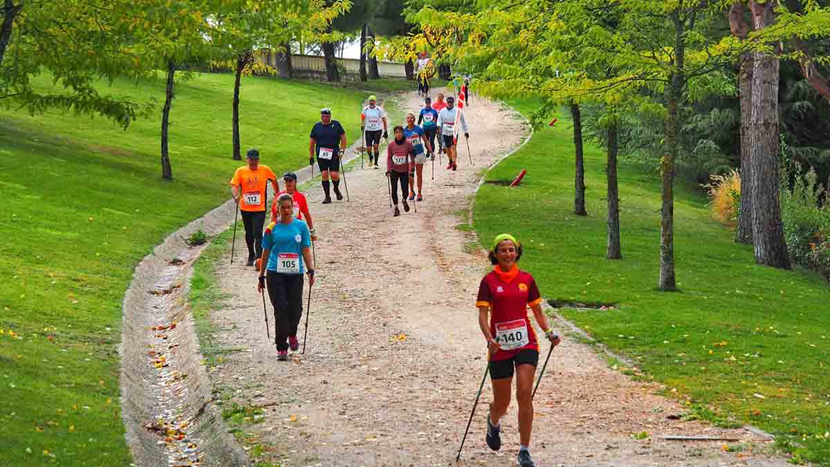 Tres Cantos inaugura su Circuito Integral de Marcha Nórdica en el Parque Central