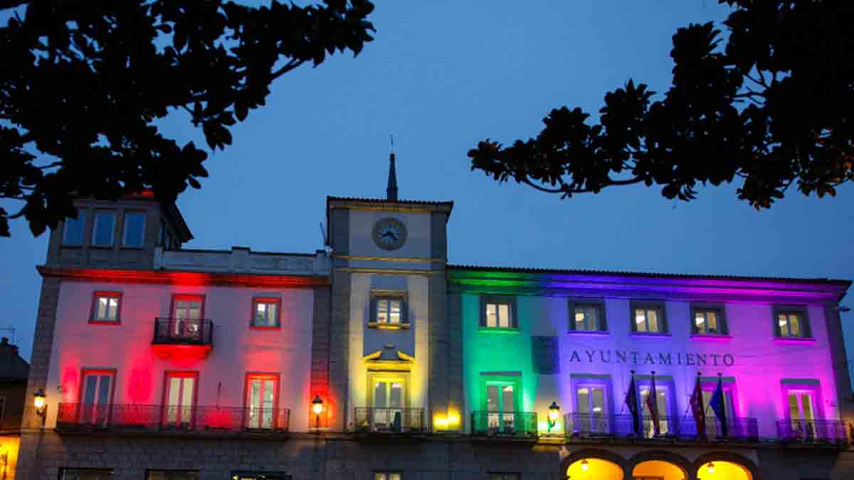 Colmenar Viejo se Ilumina con los Colores del Orgullo LGTBI