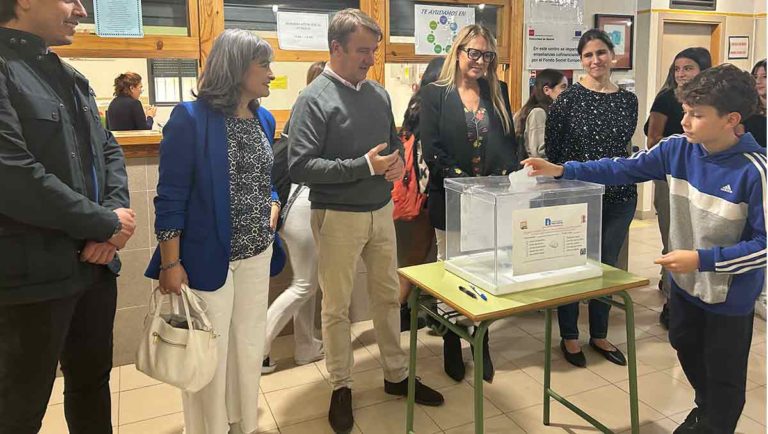 Los estudiantes de Tres Cantos votan el nombre de la nueva biblioteca de Paraninfo en el 'Día de las Escritoras'