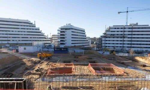 Tres Cantos celebra el inicio de la Biblioteca Municipal Concha Espina con la colocación de la primera piedra