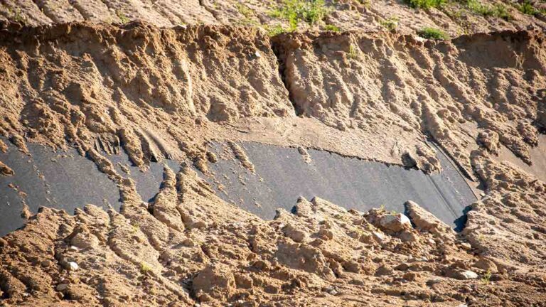 Nuevo desprendimiento en el vertedero de Colmenar Viejo reaviva la alarma ambiental