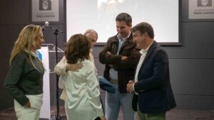 El salón de actos de la Biblioteca Municipal Lope de Vega llevará el nombre de Guillermo Galván