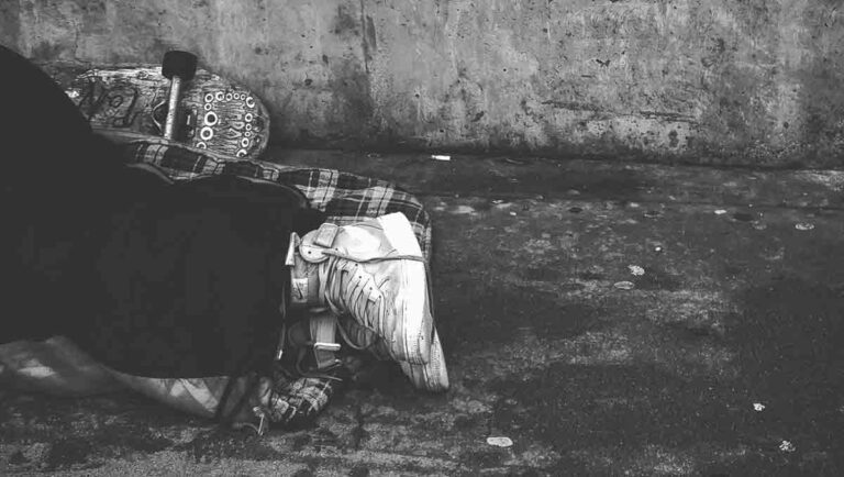 La Tribuna de Madrid Norte: Noticias Madrid Norte 12 Más Madrid Alcobendas denuncia el intento del PP de criminalizar la pobreza con una ordenanza que prohibirá la mendicidad