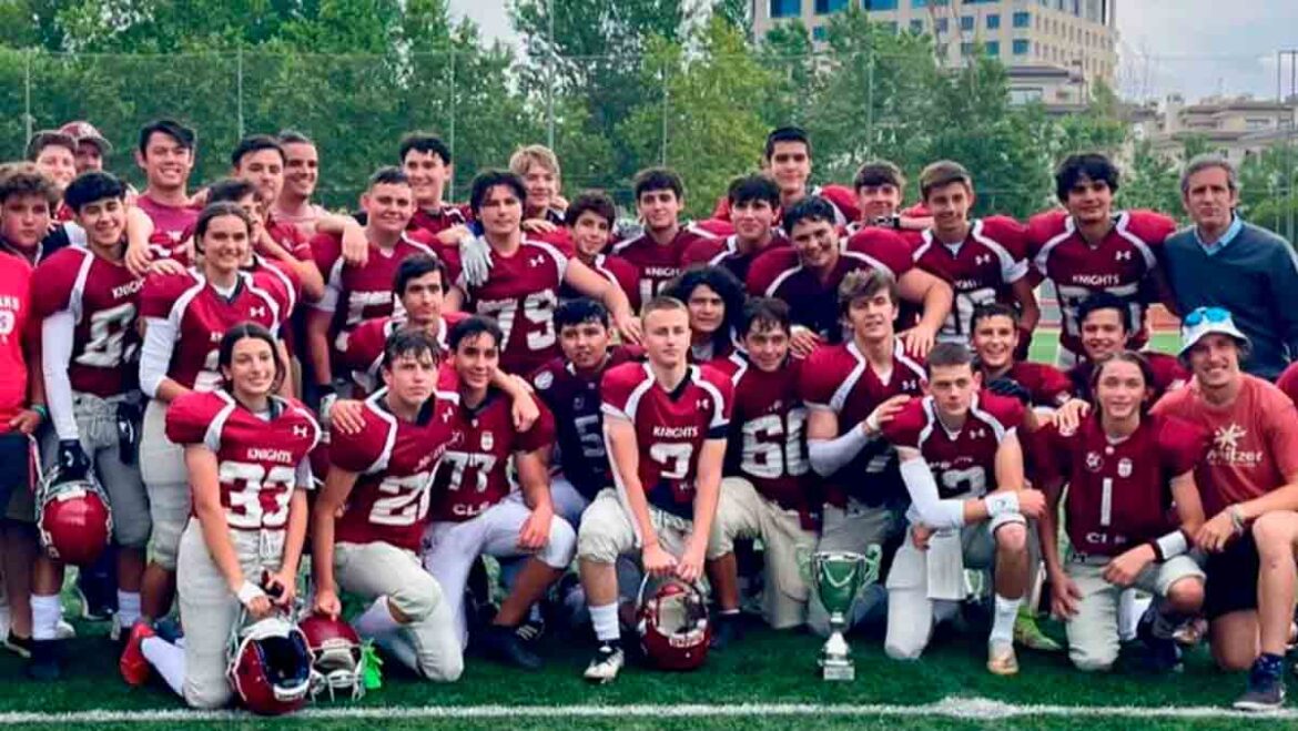 El equipo sub-15 de los Royal Oaks Knights de Alcobendas durante su participación en los NFL Flag Championships.